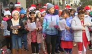 Roosevelt 2nd Graders Caroling at Town Hall (12/22/22)